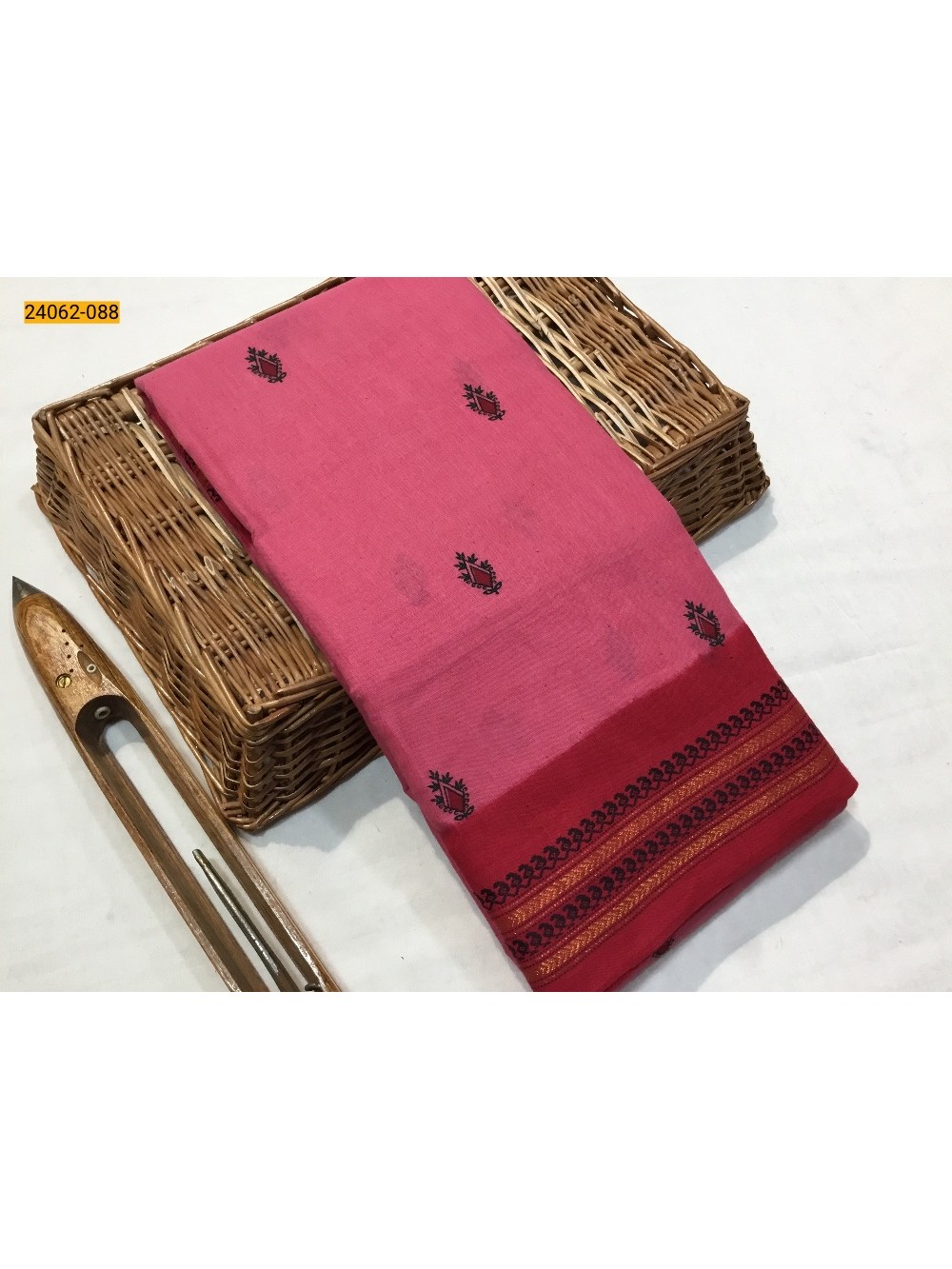 Pink With Pink Sungudi Cotton Printed Saree Pink With Pink Sungudi Cotton Printed Saree