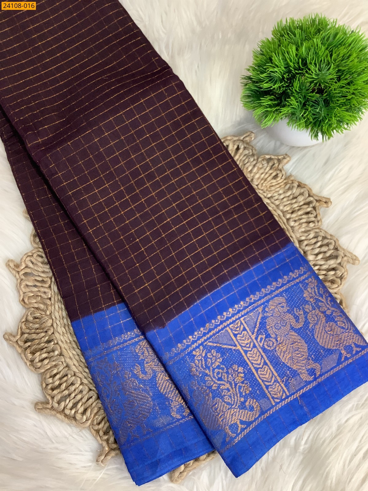 Brown Sungudi Cotton Zari kattam Sarees