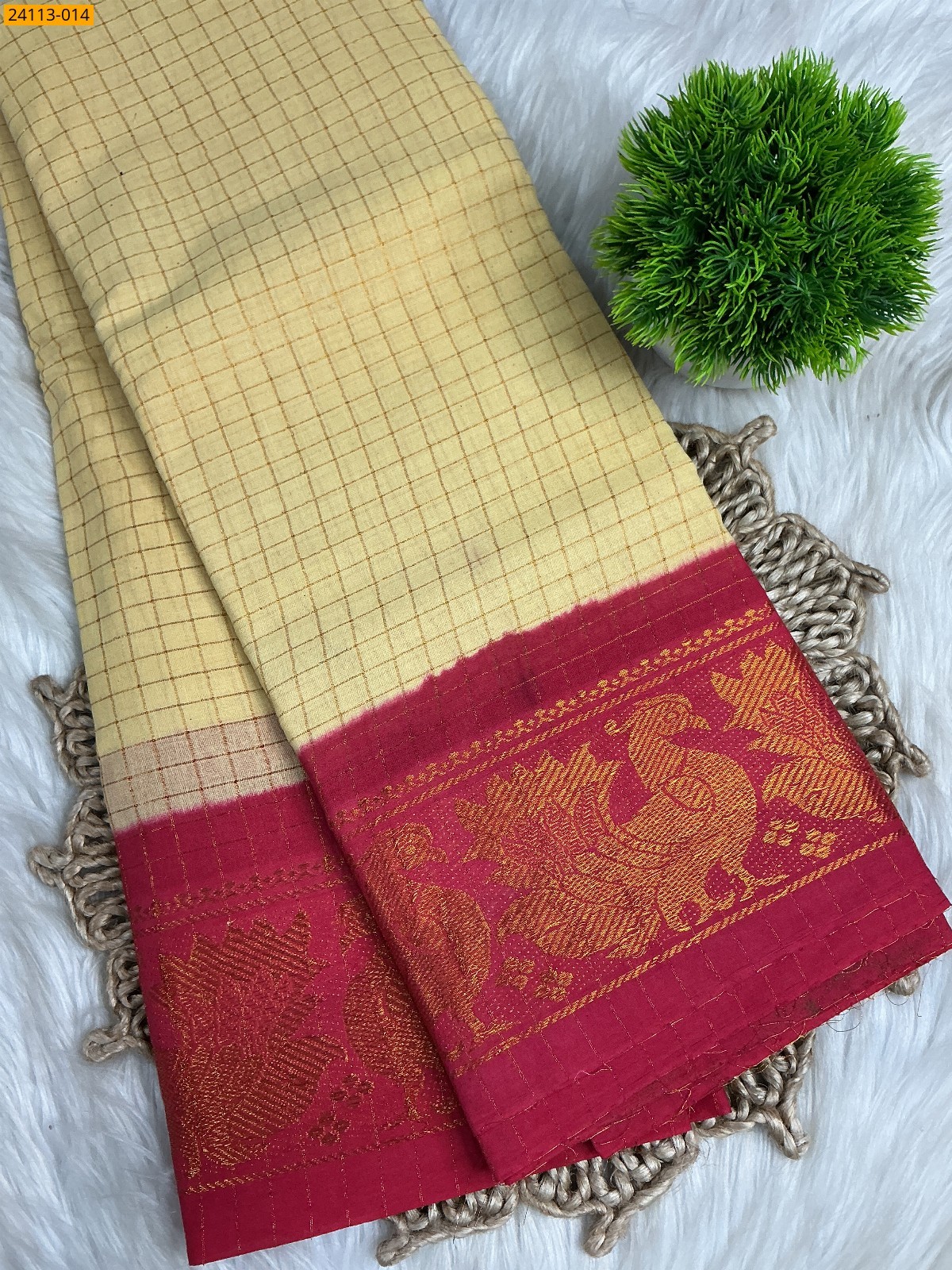 Cream Sungudi Cotton Zari kattam Sarees