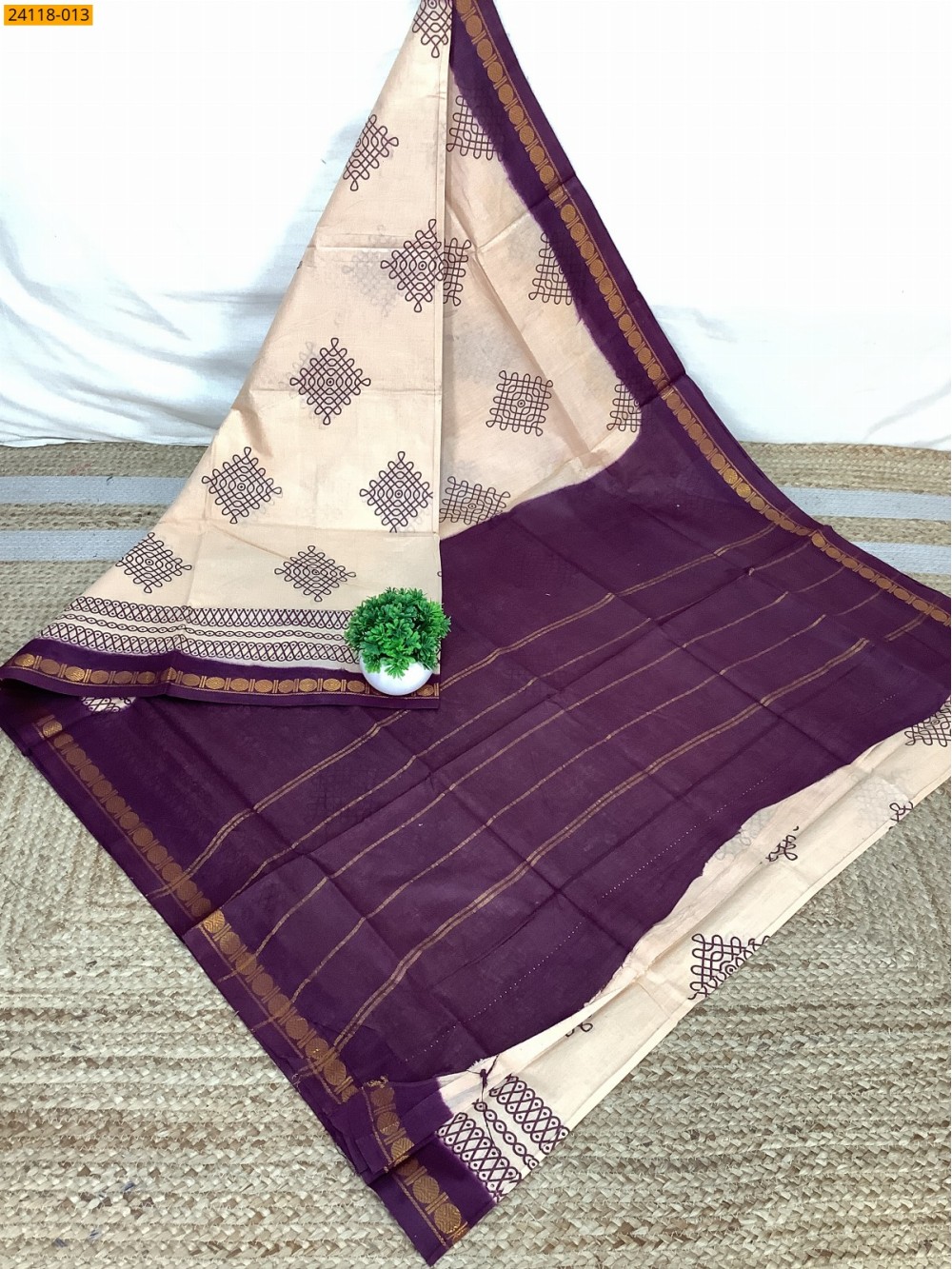 Half White Sungudi Cotton Printed Saree Half White Sungudi Cotton Printed Saree