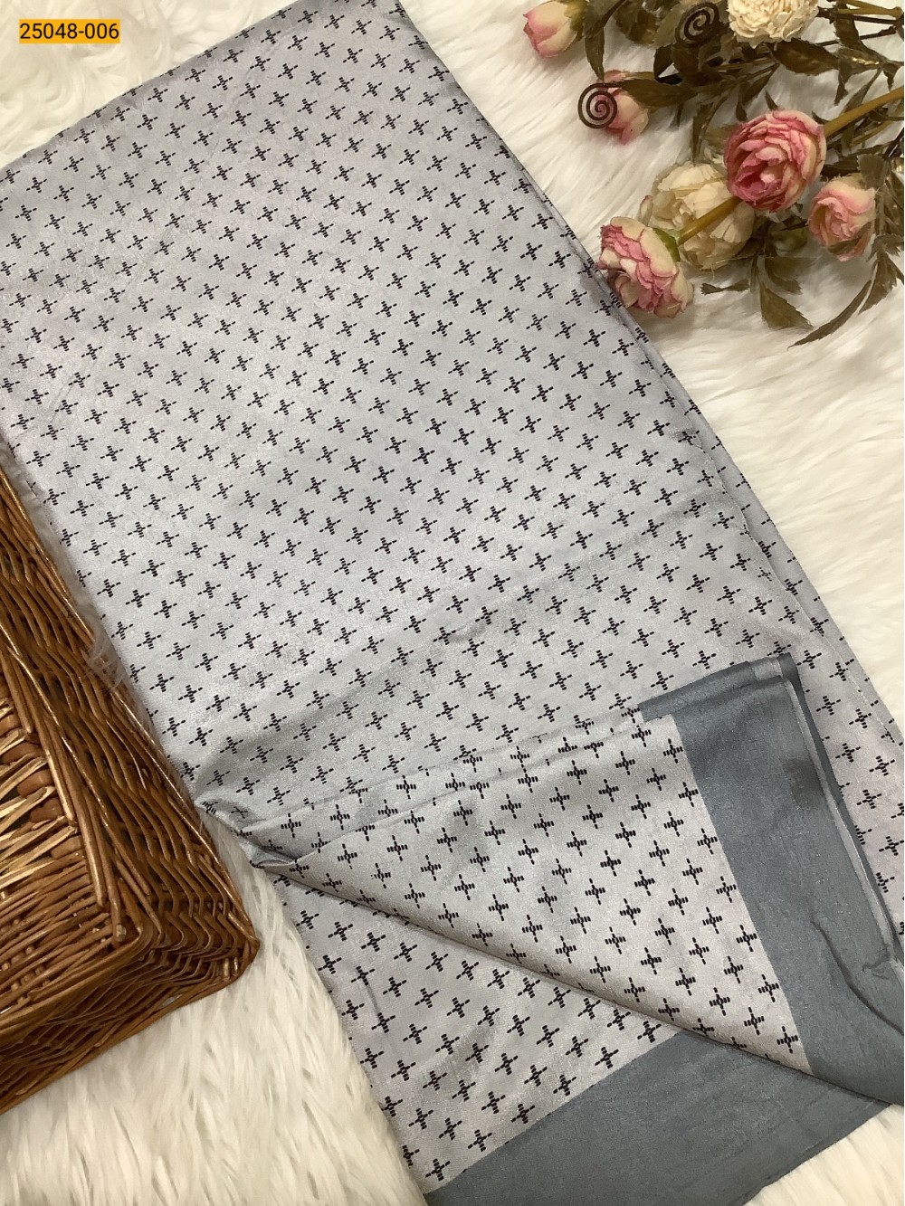 Silver Crape Silk Saree Silver Crape Silk Saree