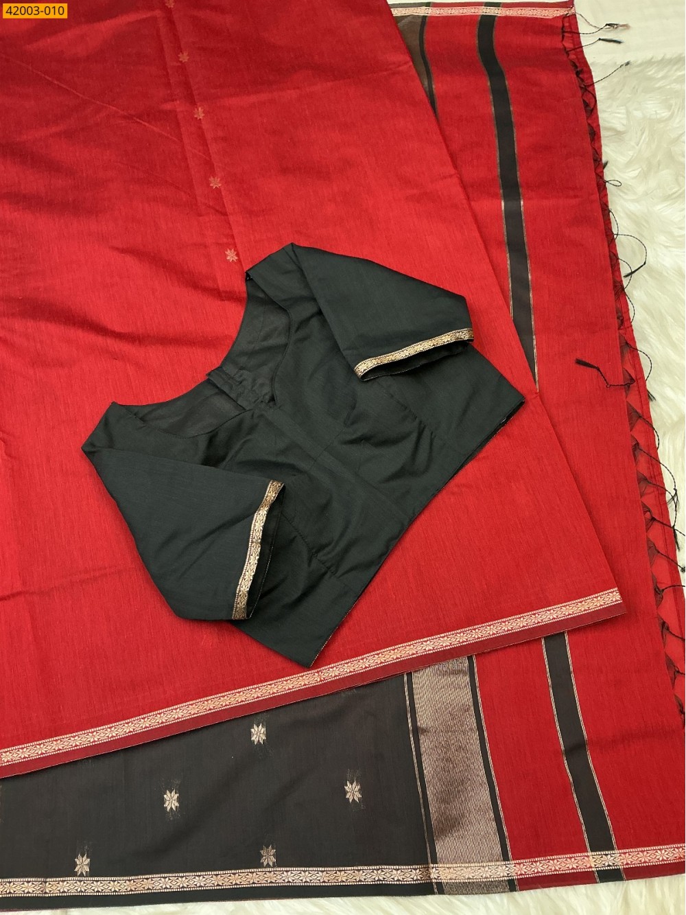 Black Maheswari Cotton Saree Black Maheswari Cotton Saree