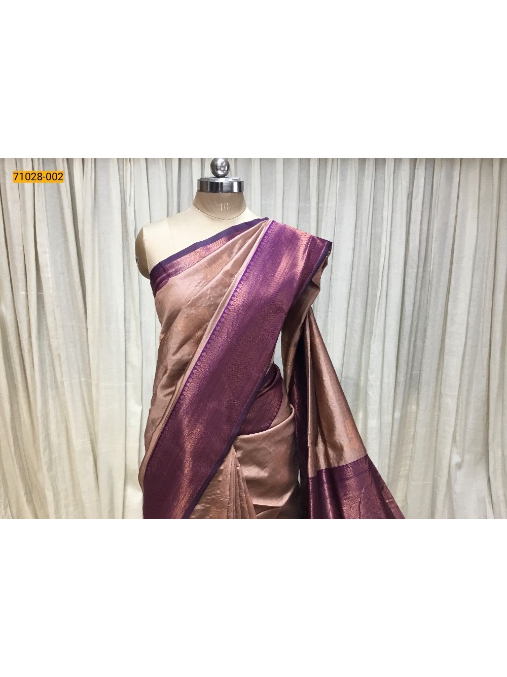 Brown Vaira Oosi Kanchi Weavings Silk Saree Brown Vaira Oosi Kanchi Weavings Silk Saree
