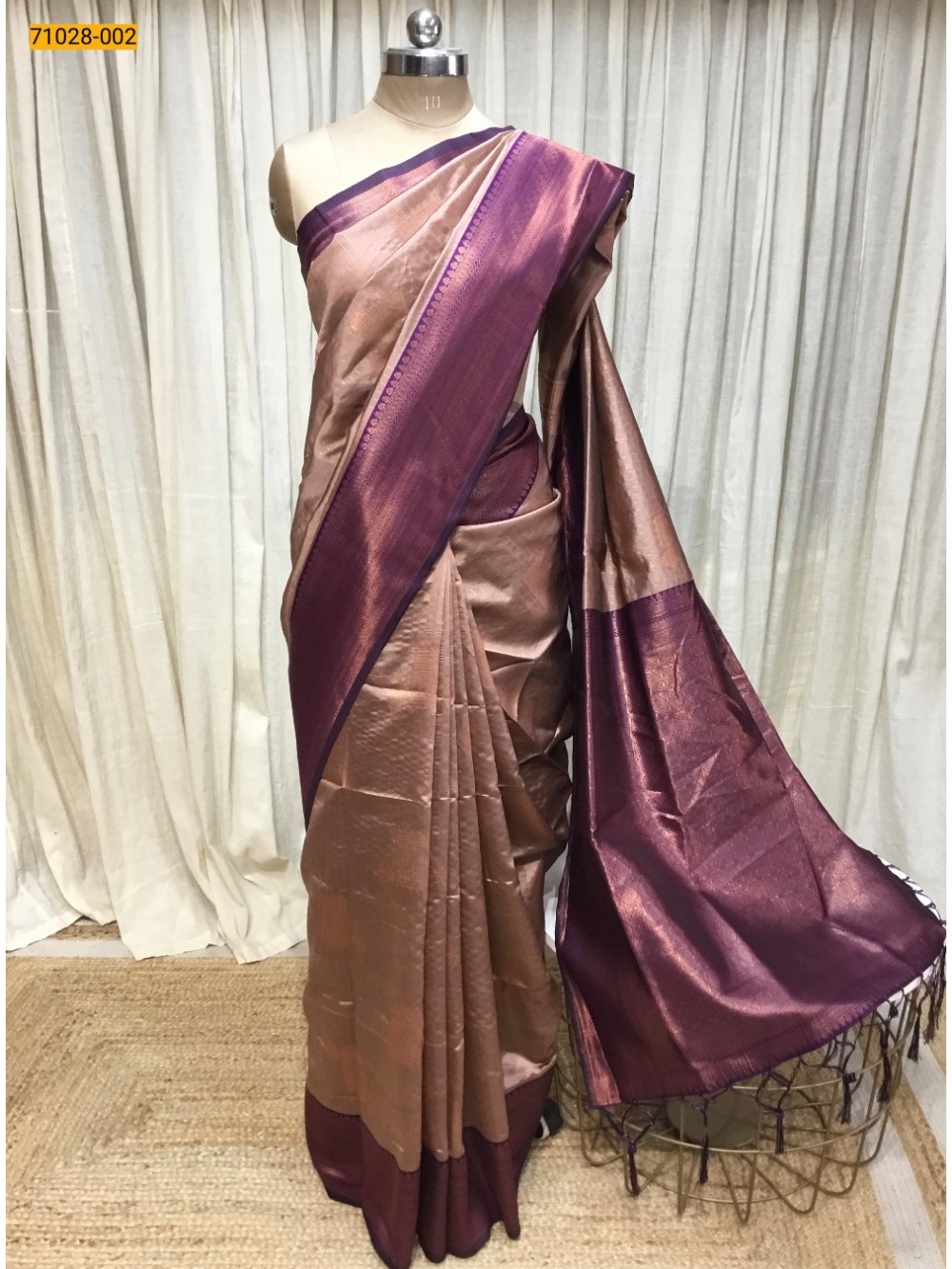 Brown Vaira Oosi Kanchi Weavings Silk Saree Brown Vaira Oosi Kanchi Weavings Silk Saree