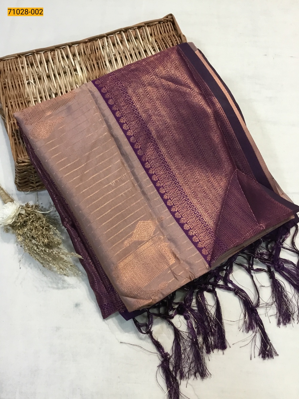 Brown Vaira Oosi Kanchi Weavings Silk Saree Brown Vaira Oosi Kanchi Weavings Silk Saree