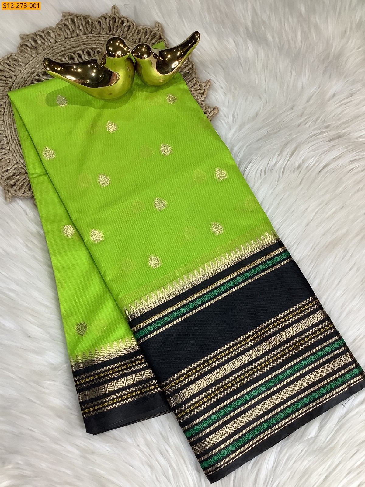 Green Banarasi daibal warm soft silk Saree