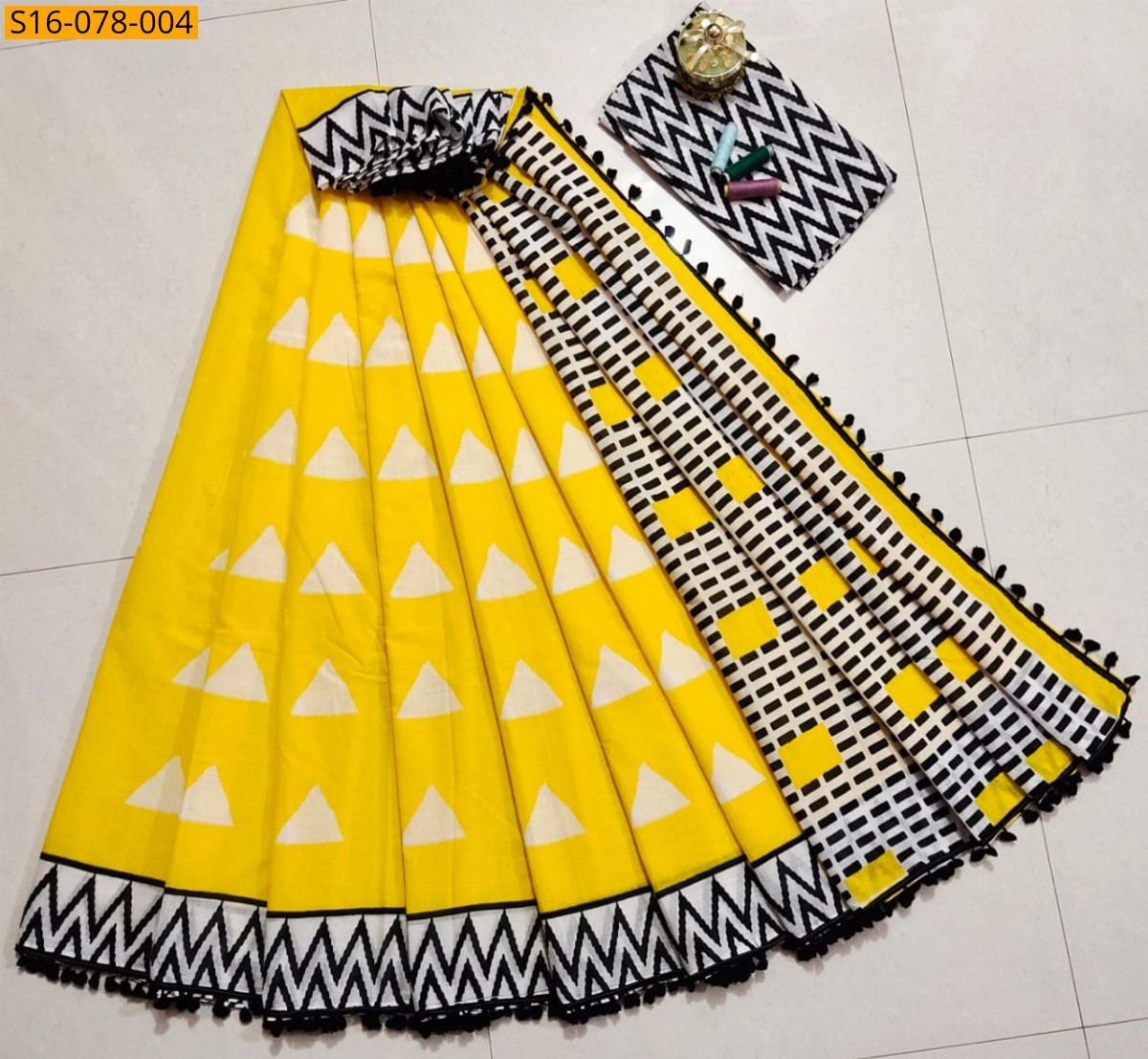 White Mulmul cotton  sarees With Pompom